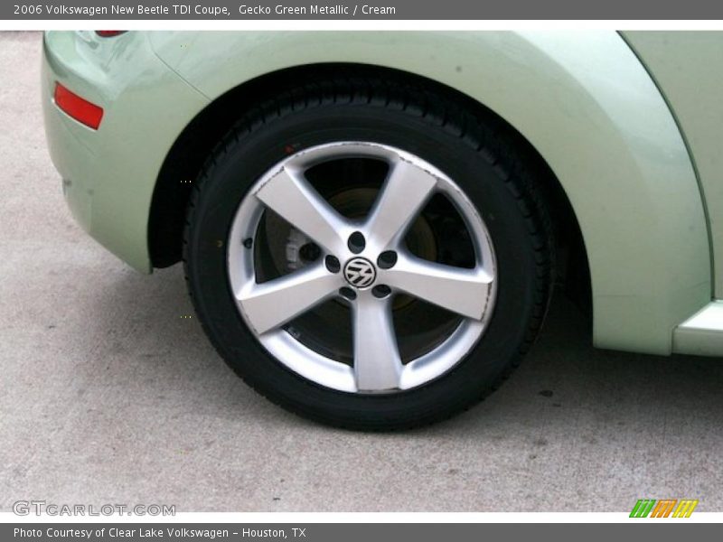 Gecko Green Metallic / Cream 2006 Volkswagen New Beetle TDI Coupe
