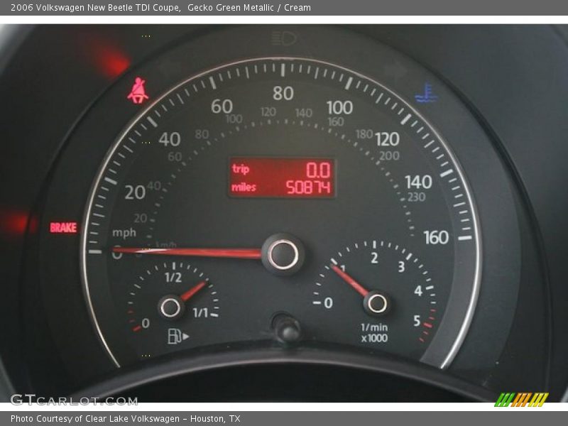 Gecko Green Metallic / Cream 2006 Volkswagen New Beetle TDI Coupe