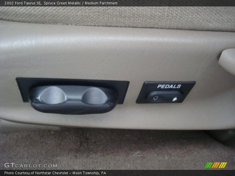 Spruce Green Metallic / Medium Parchment 2002 Ford Taurus SE