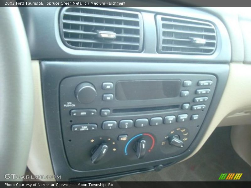 Spruce Green Metallic / Medium Parchment 2002 Ford Taurus SE