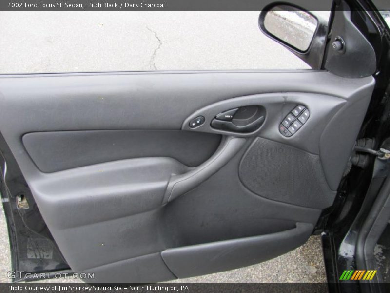 Pitch Black / Dark Charcoal 2002 Ford Focus SE Sedan