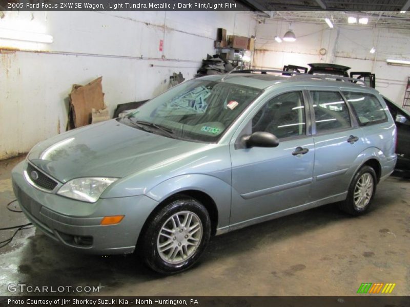 Light Tundra Metallic / Dark Flint/Light Flint 2005 Ford Focus ZXW SE Wagon