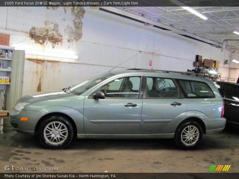 Light Tundra Metallic / Dark Flint/Light Flint 2005 Ford Focus ZXW SE Wagon