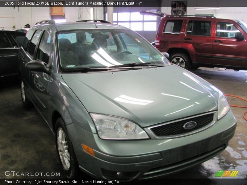 Light Tundra Metallic / Dark Flint/Light Flint 2005 Ford Focus ZXW SE Wagon