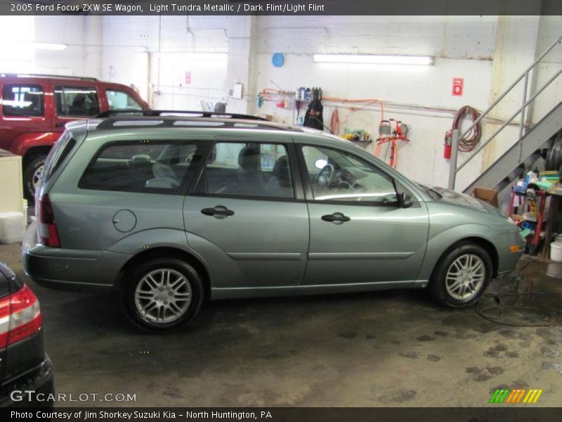 Light Tundra Metallic / Dark Flint/Light Flint 2005 Ford Focus ZXW SE Wagon