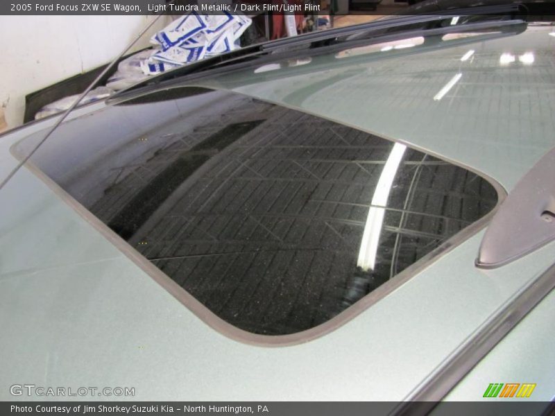 Light Tundra Metallic / Dark Flint/Light Flint 2005 Ford Focus ZXW SE Wagon
