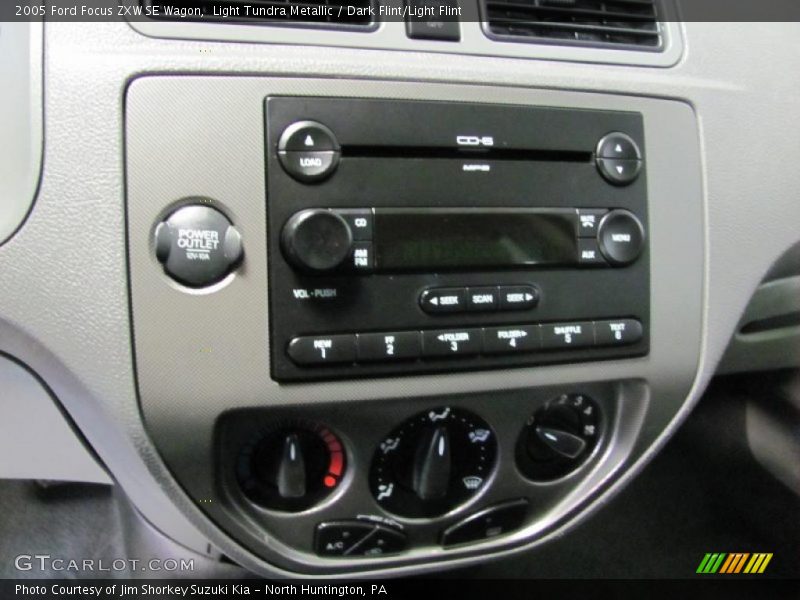 Light Tundra Metallic / Dark Flint/Light Flint 2005 Ford Focus ZXW SE Wagon