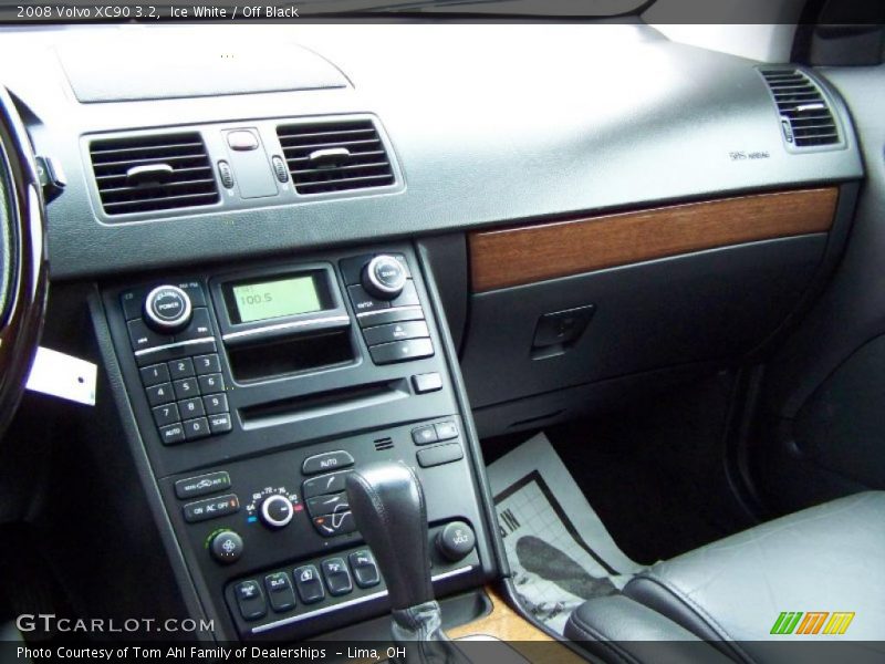 Ice White / Off Black 2008 Volvo XC90 3.2