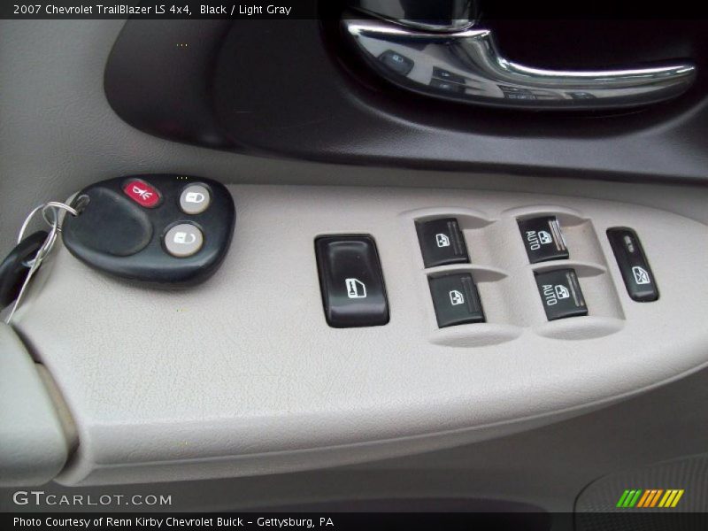 Black / Light Gray 2007 Chevrolet TrailBlazer LS 4x4