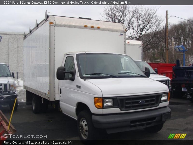 Oxford White / Medium Flint 2004 Ford E Series Cutaway E350 Commercial Moving Truck