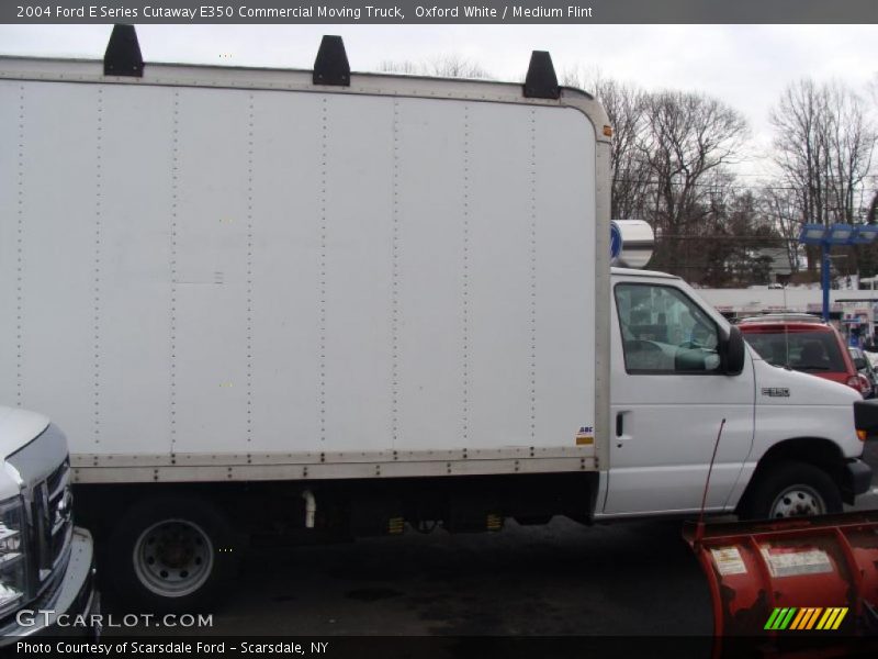 Oxford White / Medium Flint 2004 Ford E Series Cutaway E350 Commercial Moving Truck
