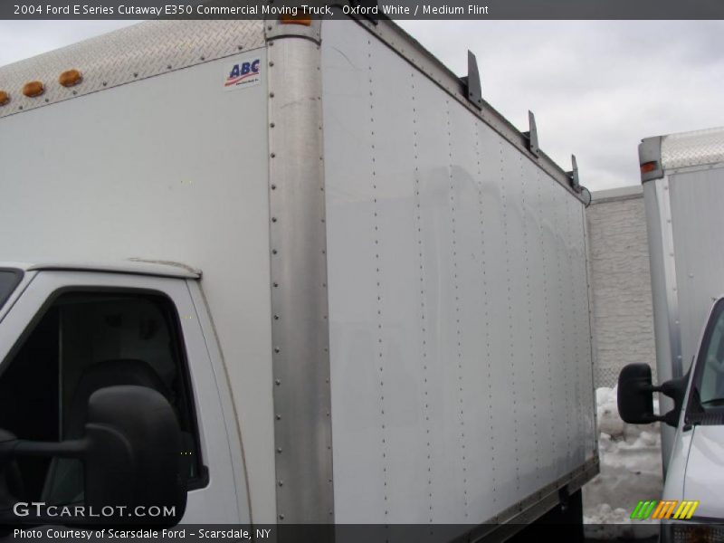 Oxford White / Medium Flint 2004 Ford E Series Cutaway E350 Commercial Moving Truck