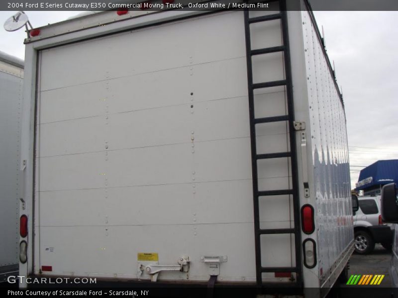 Oxford White / Medium Flint 2004 Ford E Series Cutaway E350 Commercial Moving Truck