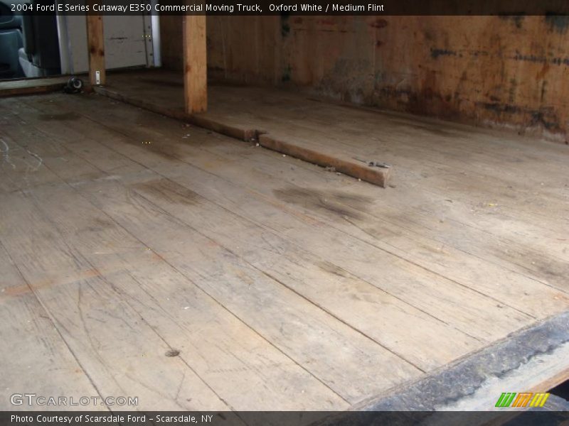 Oxford White / Medium Flint 2004 Ford E Series Cutaway E350 Commercial Moving Truck