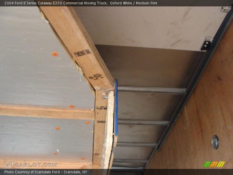 Oxford White / Medium Flint 2004 Ford E Series Cutaway E350 Commercial Moving Truck