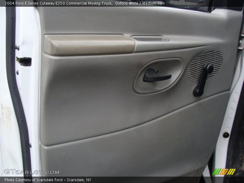 Oxford White / Medium Flint 2004 Ford E Series Cutaway E350 Commercial Moving Truck