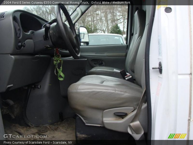 Oxford White / Medium Flint 2004 Ford E Series Cutaway E350 Commercial Moving Truck
