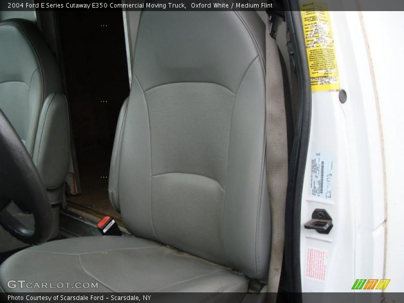 Oxford White / Medium Flint 2004 Ford E Series Cutaway E350 Commercial Moving Truck