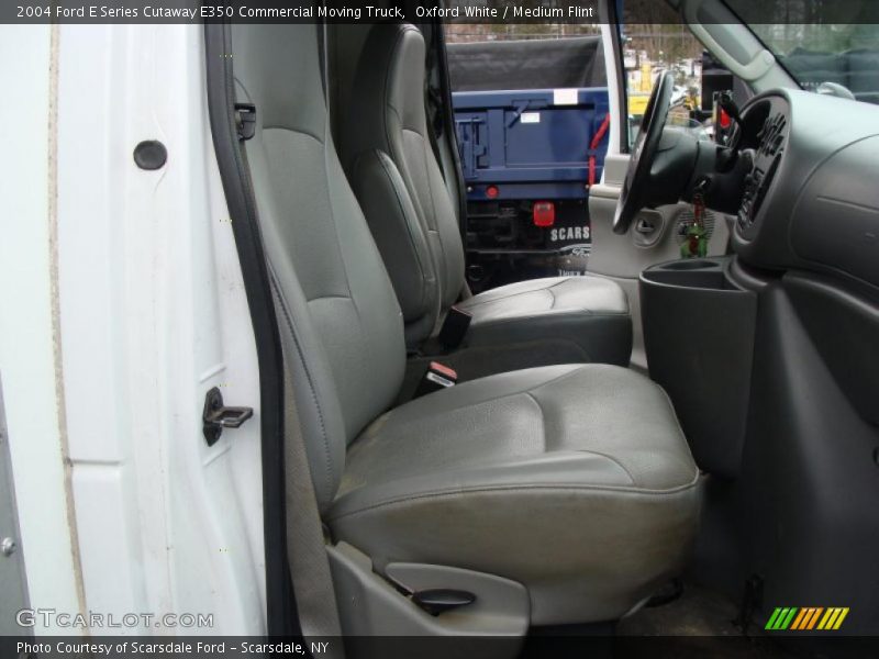 Oxford White / Medium Flint 2004 Ford E Series Cutaway E350 Commercial Moving Truck