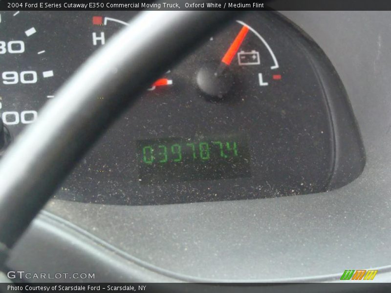 Oxford White / Medium Flint 2004 Ford E Series Cutaway E350 Commercial Moving Truck