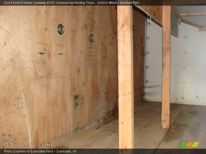 Oxford White / Medium Flint 2004 Ford E Series Cutaway E350 Commercial Moving Truck