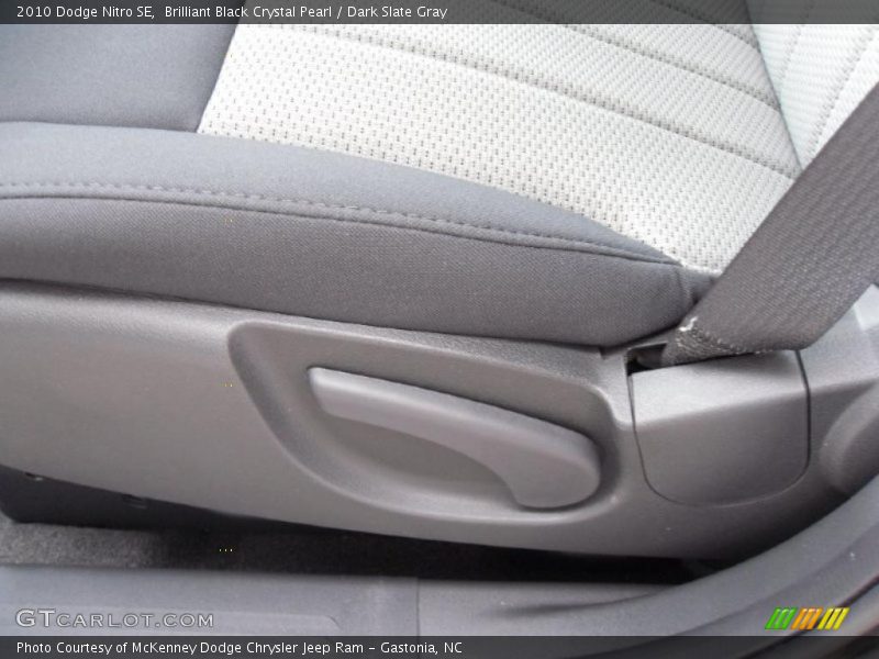 Brilliant Black Crystal Pearl / Dark Slate Gray 2010 Dodge Nitro SE