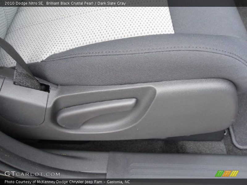 Brilliant Black Crystal Pearl / Dark Slate Gray 2010 Dodge Nitro SE