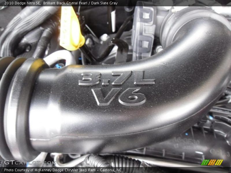 Brilliant Black Crystal Pearl / Dark Slate Gray 2010 Dodge Nitro SE