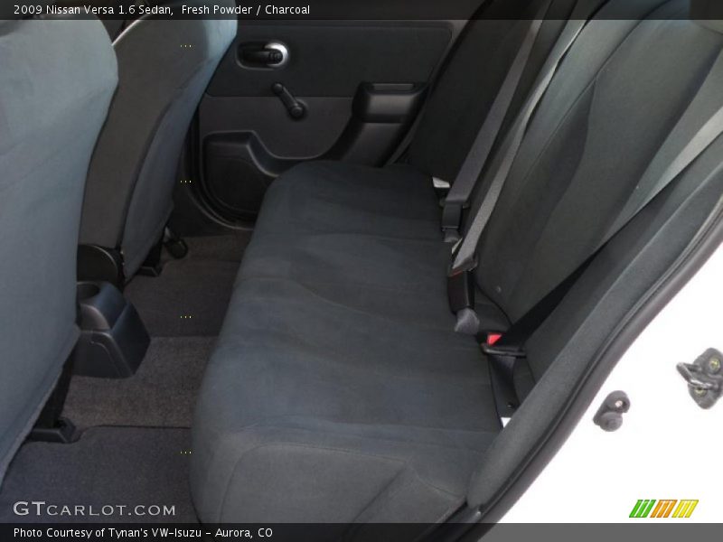 Fresh Powder / Charcoal 2009 Nissan Versa 1.6 Sedan