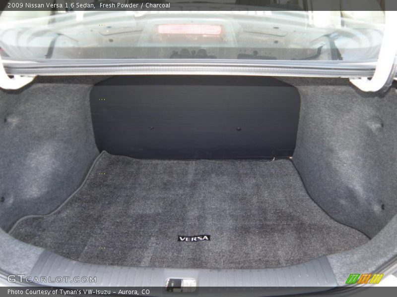 Fresh Powder / Charcoal 2009 Nissan Versa 1.6 Sedan