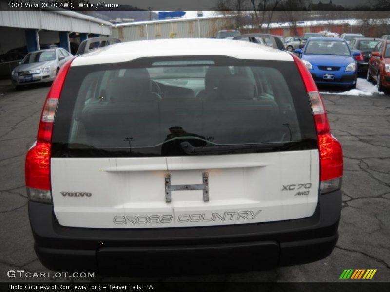 White / Taupe 2003 Volvo XC70 AWD