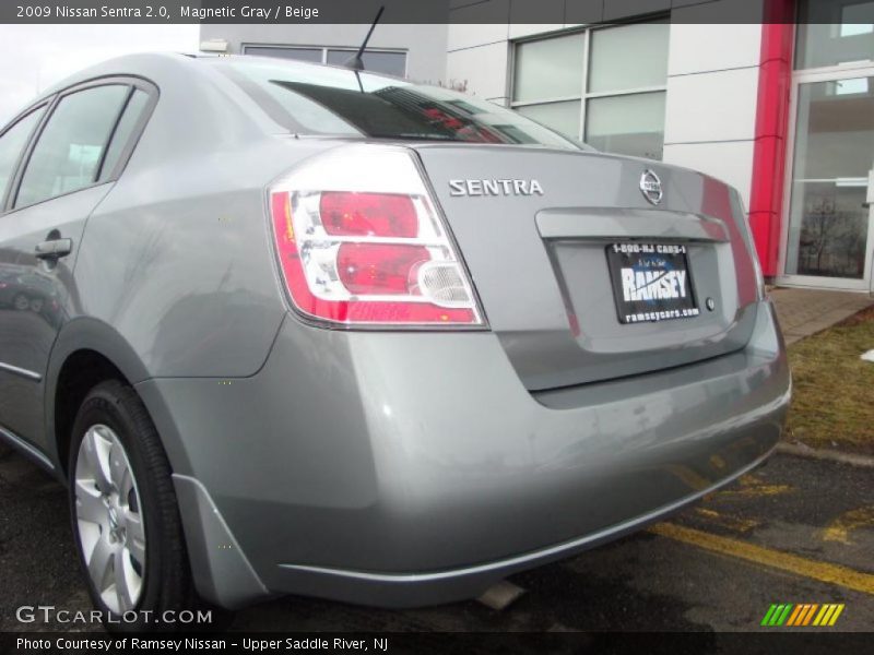 Magnetic Gray / Beige 2009 Nissan Sentra 2.0