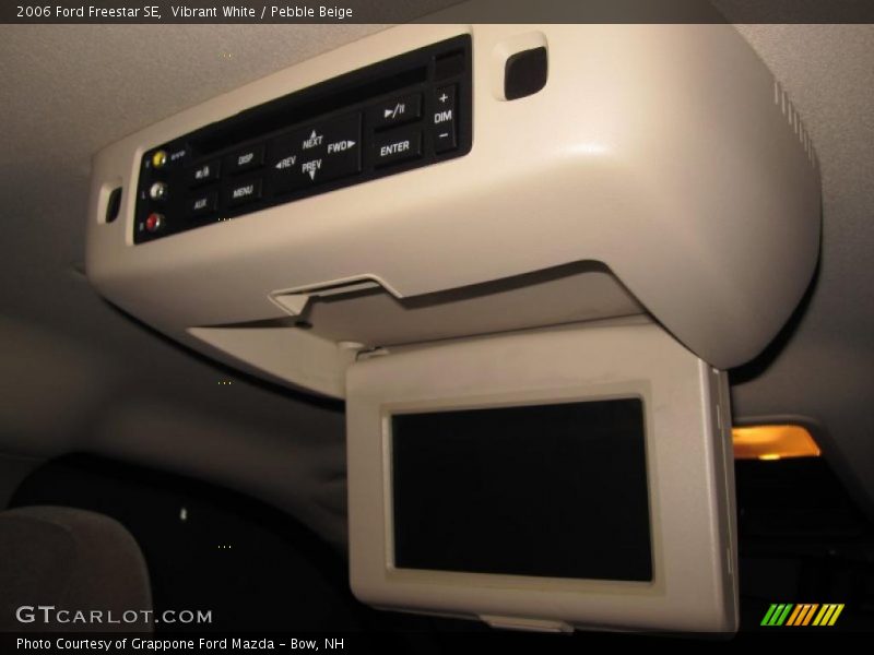Vibrant White / Pebble Beige 2006 Ford Freestar SE