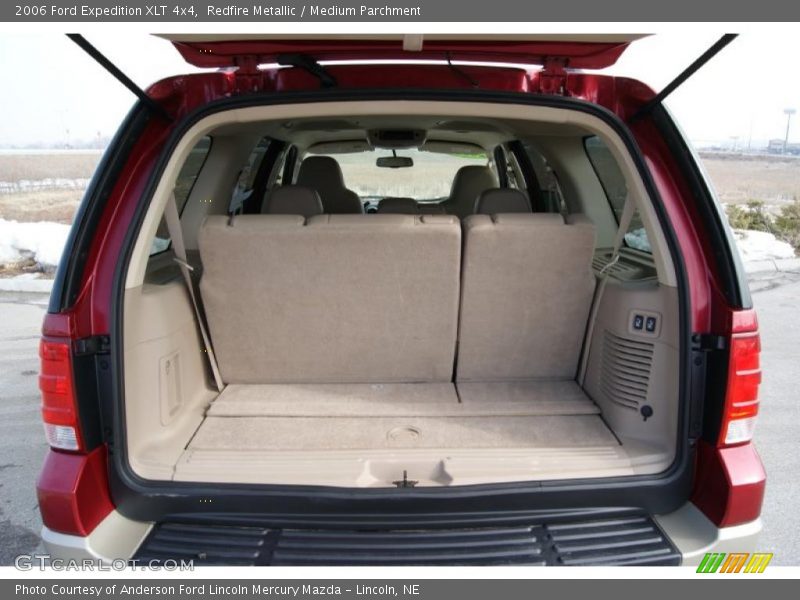 Redfire Metallic / Medium Parchment 2006 Ford Expedition XLT 4x4