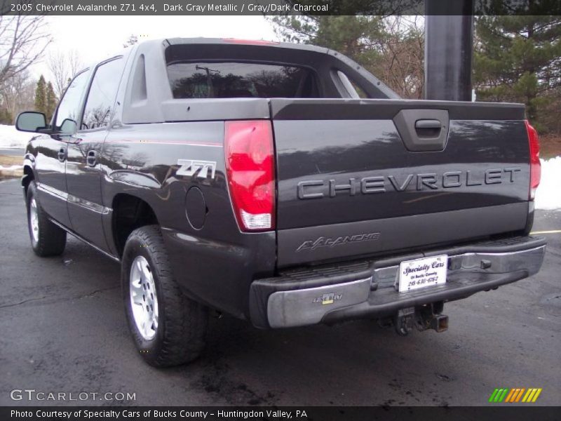 Dark Gray Metallic / Gray/Dark Charcoal 2005 Chevrolet Avalanche Z71 4x4