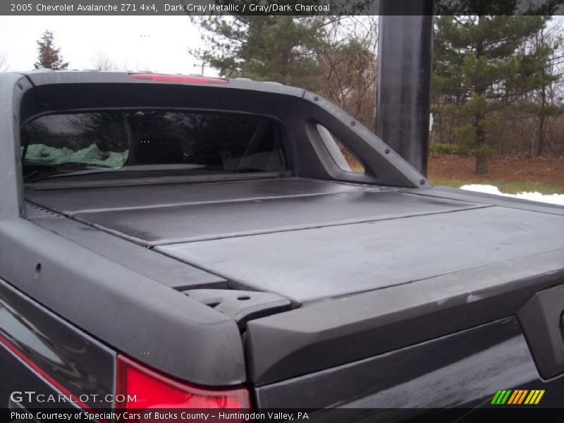 Dark Gray Metallic / Gray/Dark Charcoal 2005 Chevrolet Avalanche Z71 4x4