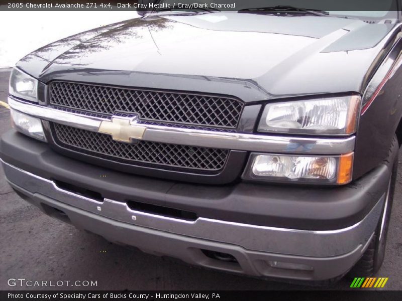 Dark Gray Metallic / Gray/Dark Charcoal 2005 Chevrolet Avalanche Z71 4x4