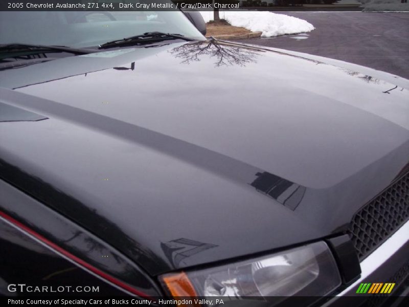 Dark Gray Metallic / Gray/Dark Charcoal 2005 Chevrolet Avalanche Z71 4x4