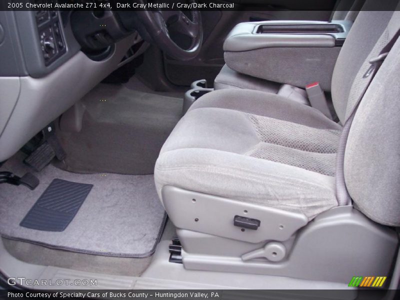 Dark Gray Metallic / Gray/Dark Charcoal 2005 Chevrolet Avalanche Z71 4x4