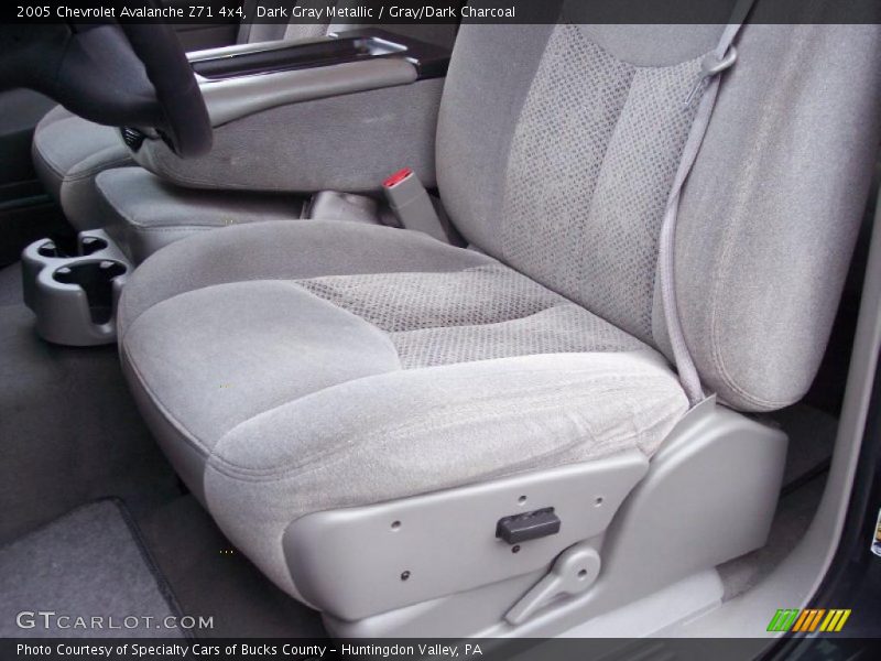 Dark Gray Metallic / Gray/Dark Charcoal 2005 Chevrolet Avalanche Z71 4x4