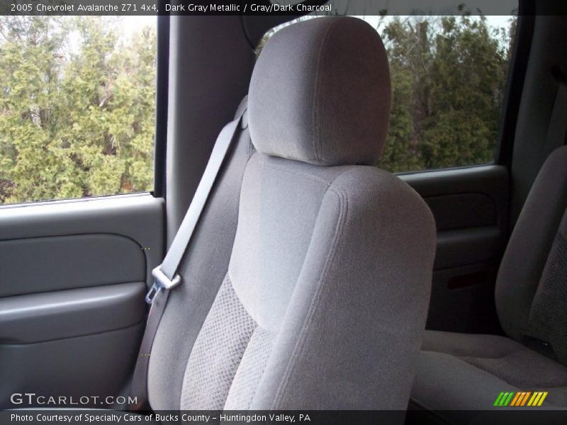 Dark Gray Metallic / Gray/Dark Charcoal 2005 Chevrolet Avalanche Z71 4x4