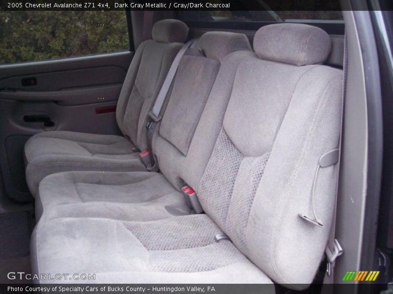 Dark Gray Metallic / Gray/Dark Charcoal 2005 Chevrolet Avalanche Z71 4x4