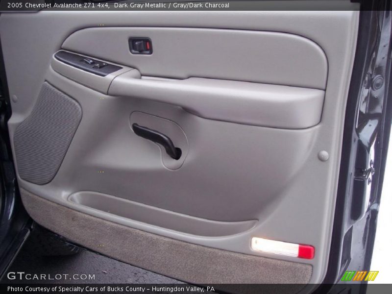 Dark Gray Metallic / Gray/Dark Charcoal 2005 Chevrolet Avalanche Z71 4x4