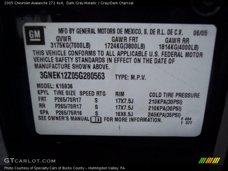 Dark Gray Metallic / Gray/Dark Charcoal 2005 Chevrolet Avalanche Z71 4x4