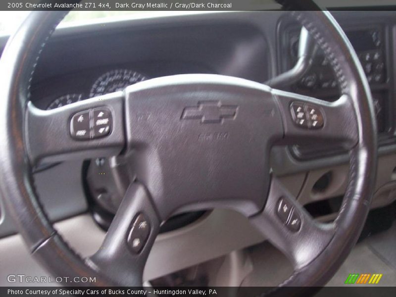 Dark Gray Metallic / Gray/Dark Charcoal 2005 Chevrolet Avalanche Z71 4x4