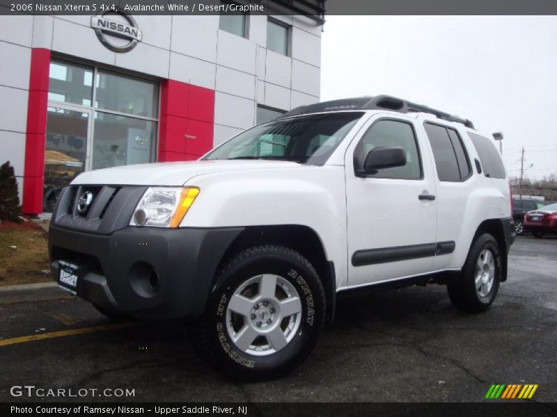 Avalanche White / Desert/Graphite 2006 Nissan Xterra S 4x4