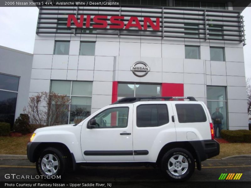 Avalanche White / Desert/Graphite 2006 Nissan Xterra S 4x4