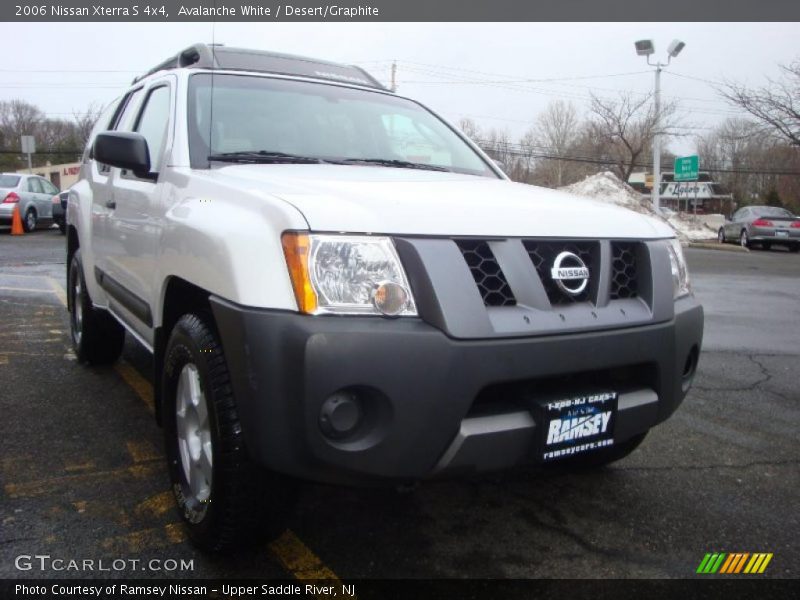 Avalanche White / Desert/Graphite 2006 Nissan Xterra S 4x4