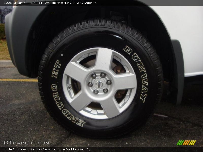 Avalanche White / Desert/Graphite 2006 Nissan Xterra S 4x4