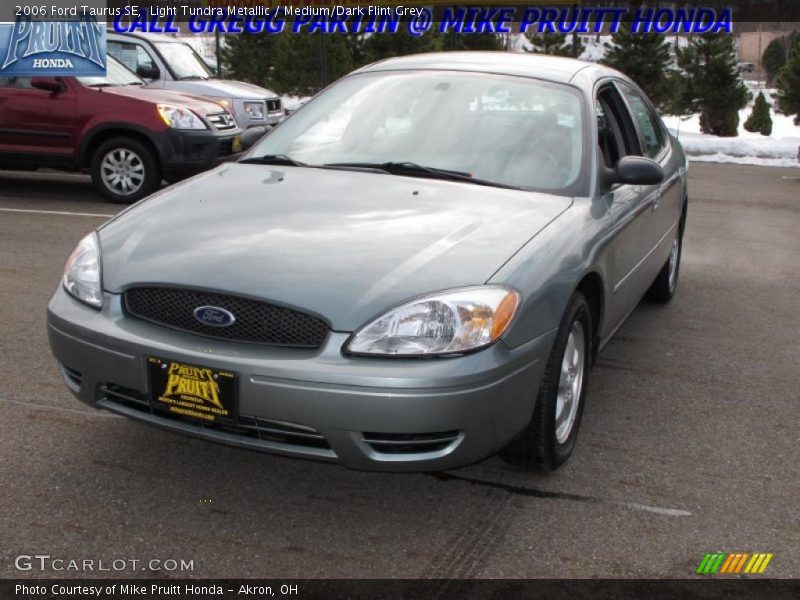 Light Tundra Metallic / Medium/Dark Flint Grey 2006 Ford Taurus SE